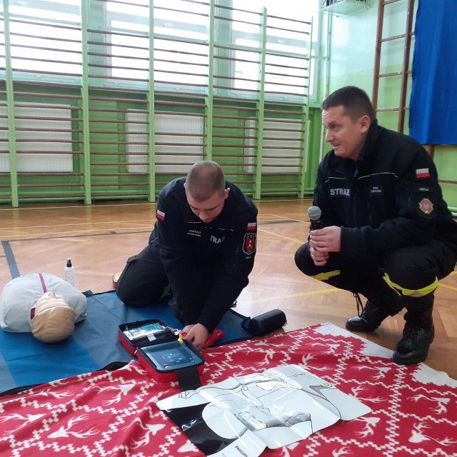 Szkolenie OSP w Nekli z obsługi defibrylatora AED - Zdjęcie: 16/17